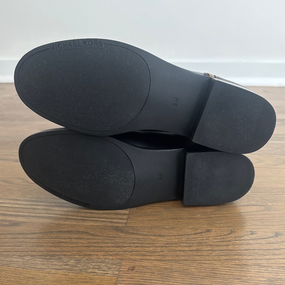 Michael Kors Size 9 NWOT Black Leather Lainey Flat Booties Ankle Boots Signature - Picture 6 of 9